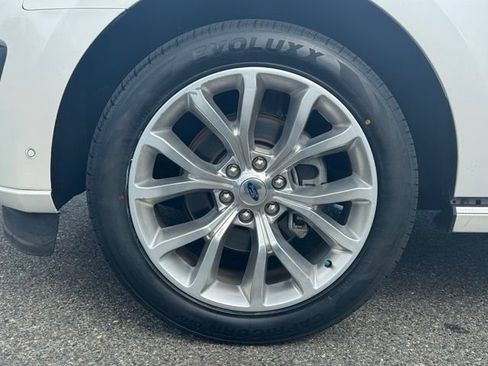 Used 2019 Ford Expedition Platinum RWD image 11