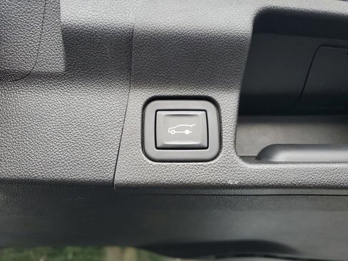 Used 2023 GMC Acadia SLT FWD image 34