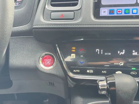 Used 2018 Honda HR-V EX image 24