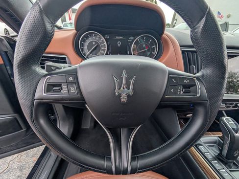 Used 2022 Maserati Levante GT AWD/4WD image 37