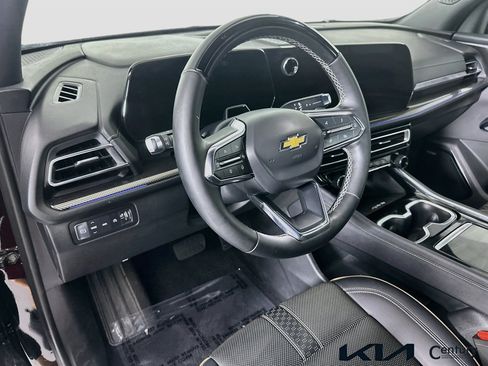 Used 2025 Chevrolet Traverse High Country AWD/4WD image 9