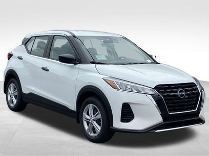 New 2025 Nissan Kicks Play S