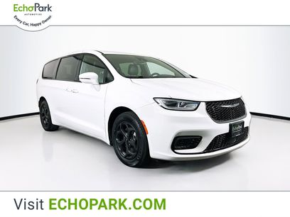 Used 2022 Chrysler Pacifica Touring-L w/ S Appearance Package