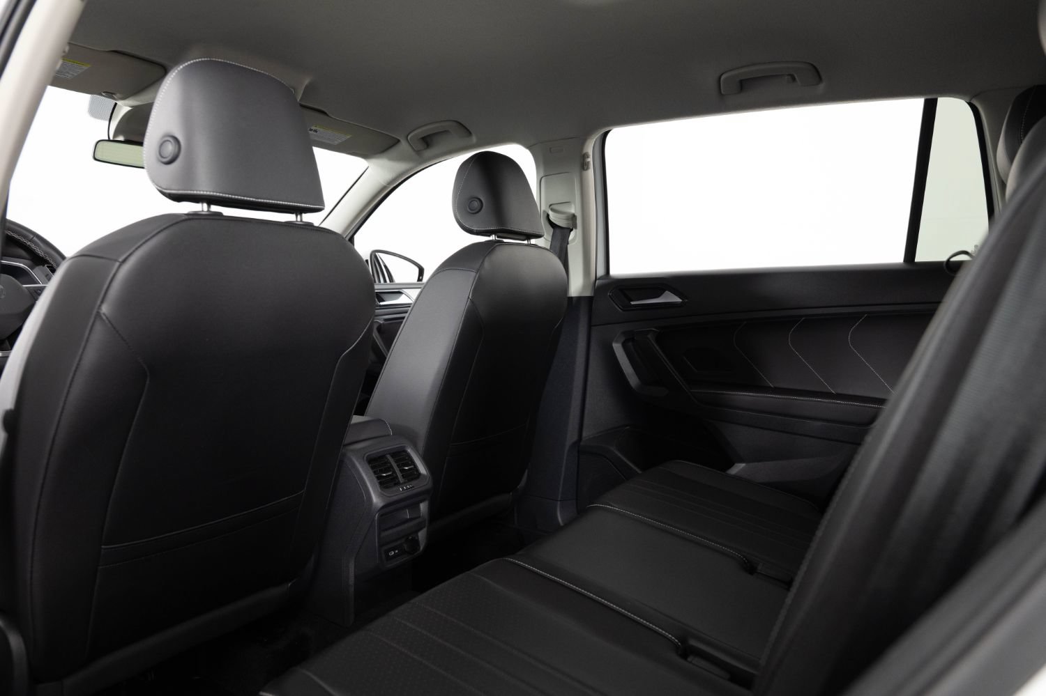 Used 2024 Volkswagen Tiguan SE AWD/4WD image 19