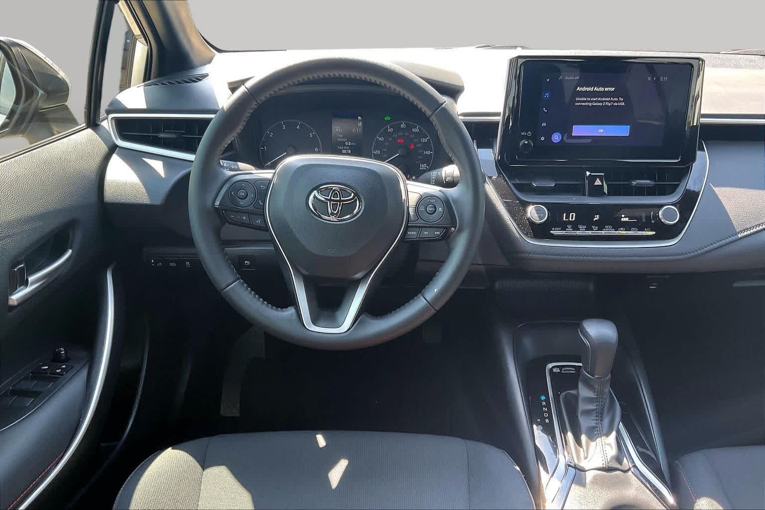 Used 2025 Toyota Corolla SE FWD image 6