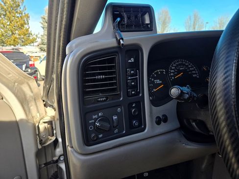 Used 2005 GMC Sierra 2500 SLT w/ Heavy-Duty Power Package image 14