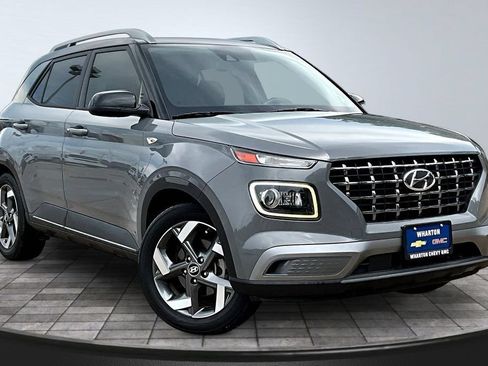 Used 2022 Hyundai Venue Limited FWD image 4