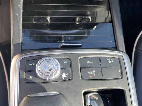 Used 2013 Mercedes-Benz GL 550 4MATIC image 27