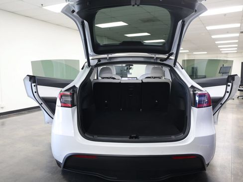 Used 2021 Tesla Model Y Long Range AWD/4WD image 48