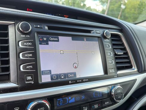 Used 2018 Toyota Highlander Limited FWD image 25