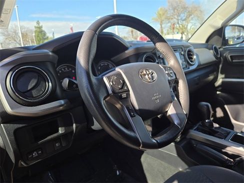 Used 2018 Toyota Tacoma SR5 image 12
