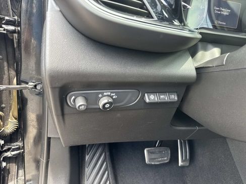 Used 2022 Buick Envision Essence w/ Technology Package II FWD image 22