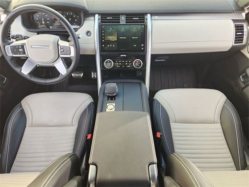 Used 2024 Land Rover Discovery Dynamic SE image 24