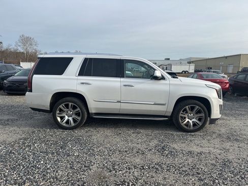 Used 2017 Cadillac Escalade Luxury image 6
