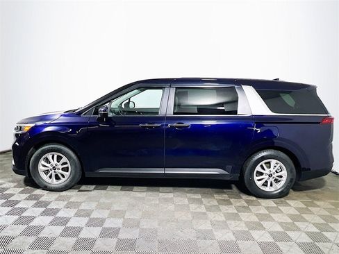 Used 2022 Kia Carnival LX image 5