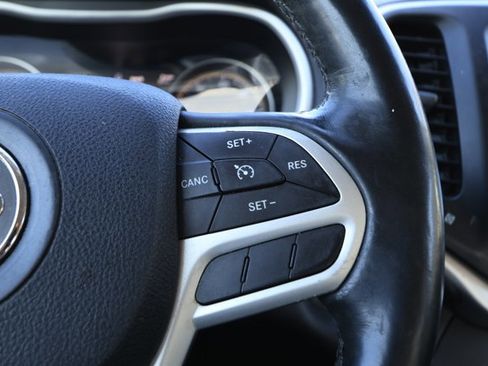 Used 2017 Jeep Cherokee Limited image 9