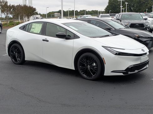 New 2026 Toyota Prius Plug-In Hybrid FWD image 2