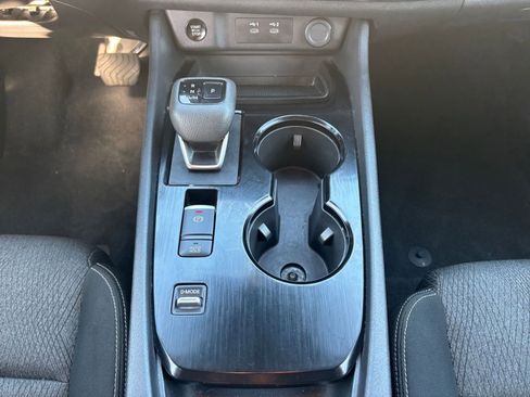 Used 2025 Nissan Rogue SV image 43