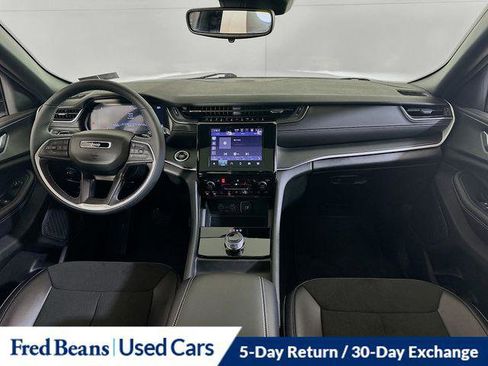 Certified 2024 Jeep Grand Cherokee Laredo image 16