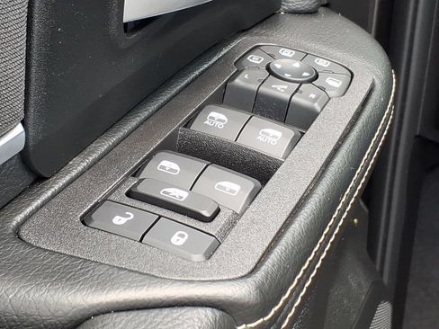 Used 2025 RAM 2500 Big Horn AWD/4WD image 12