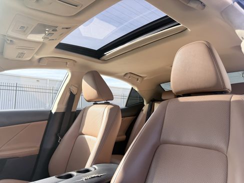 Used 2015 Lexus IS 250 image 2