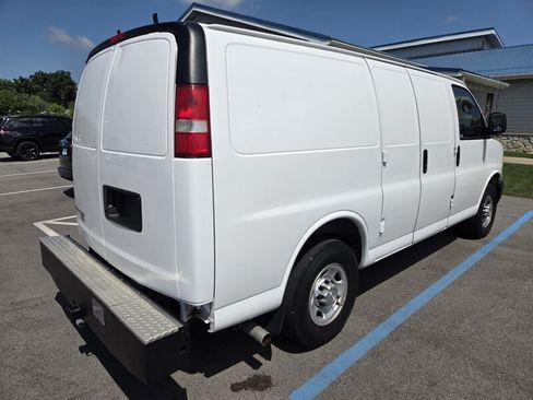 Used 2015 Chevrolet Express 2500 RWD image 3