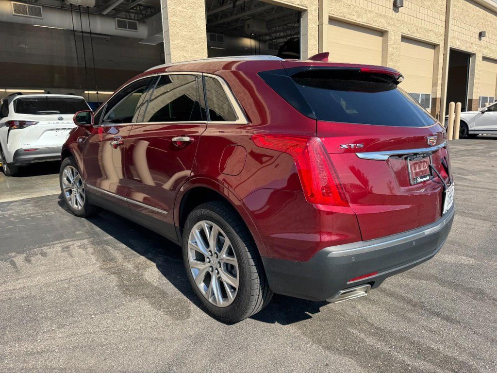 Used 2017 Cadillac XT5 Luxury w/ Driver Awareness Package FWD image 3