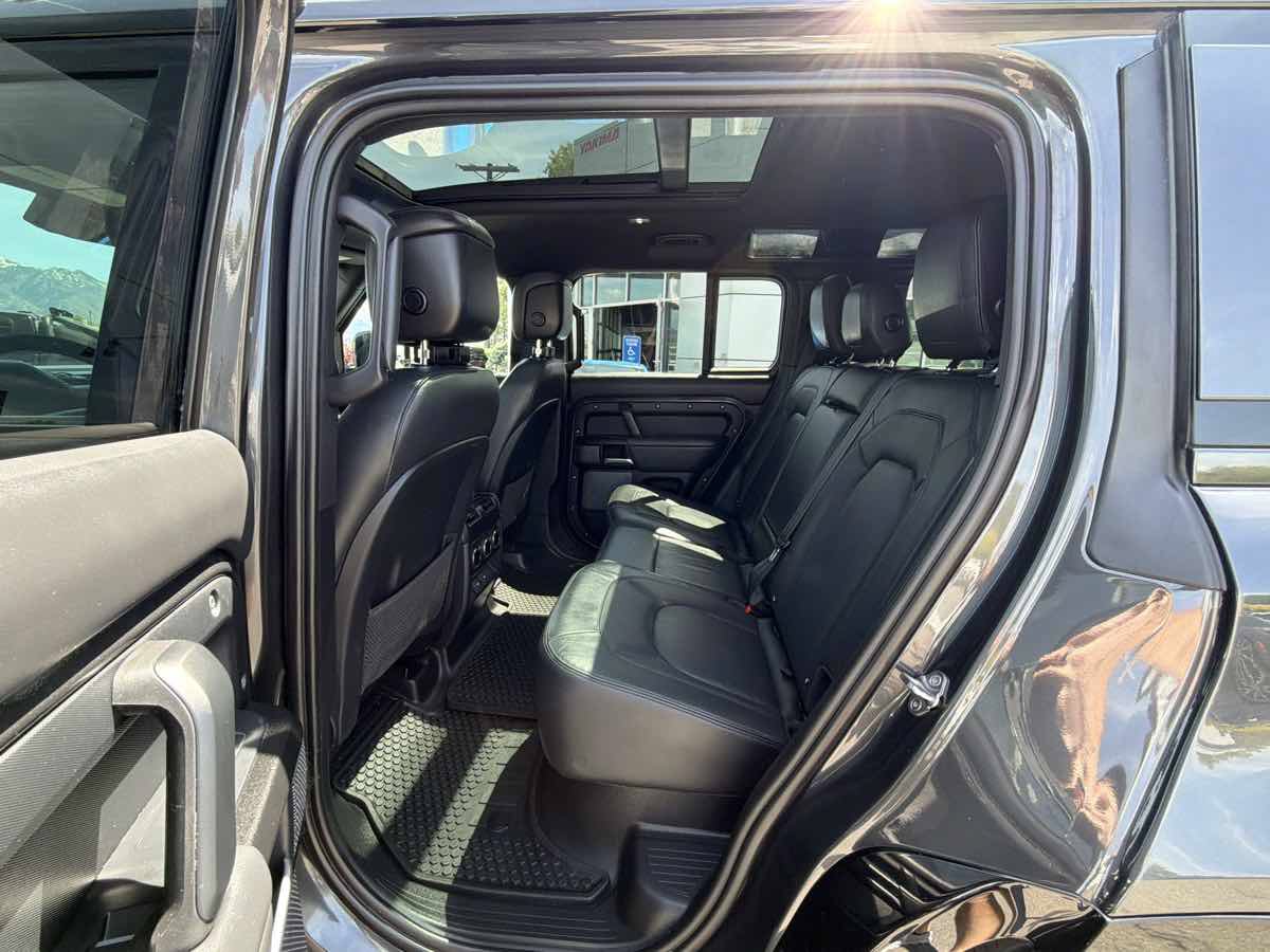 Used 2023 Land Rover Defender 110 V8 AWD/4WD image 12