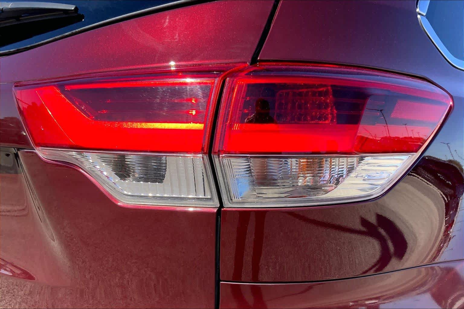 Used 2019 Toyota Highlander XLE FWD image 10