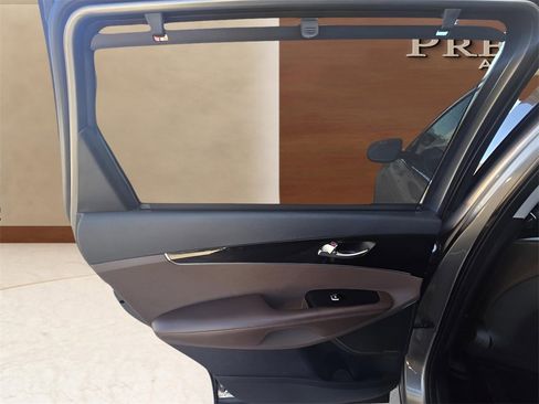 Used 2019 Kia Sorento SX image 54