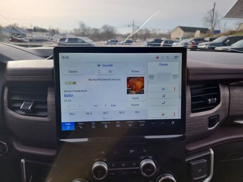 Used 2024 Ford Expedition Limited image 24