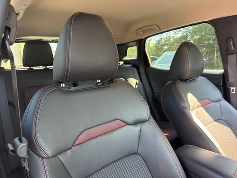 Used 2025 Nissan Kicks SR AWD/4WD image 23