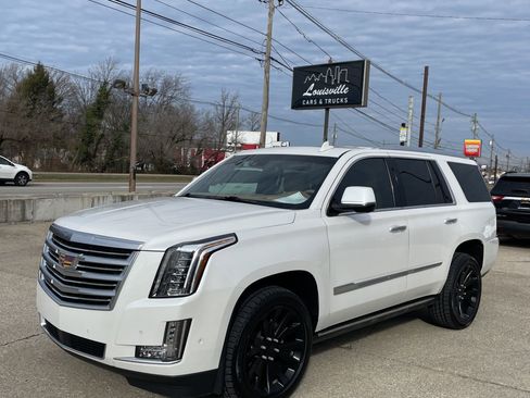 Used 2019 Cadillac Escalade Platinum image 2