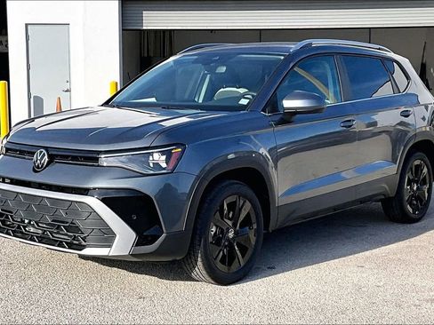 New 2026 Volkswagen Taos SE FWD image 9