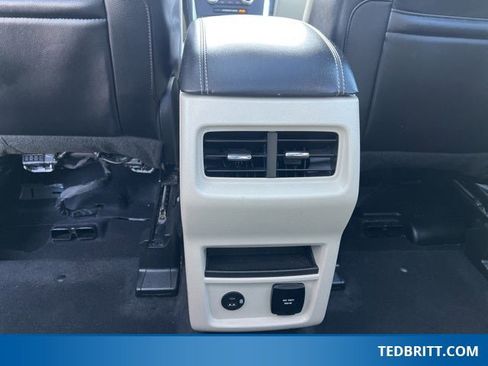 Used 2022 Ford Edge Titanium w/ Class II Trailer Tow Package image 16