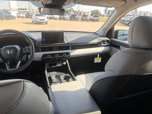 Certified 2025 Honda Pilot EX-L image 23