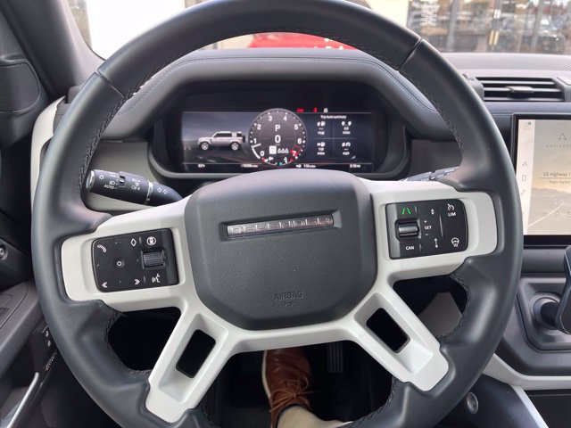 Used 2025 Land Rover Defender 110 X-Dynamic SE AWD/4WD image 6
