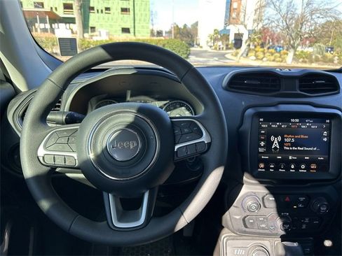 Used 2023 Jeep Renegade Latitude image 9