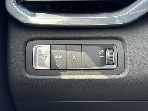 Used 2026 GMC Acadia Elevation w/ Elevation Premium Package FWD image 30
