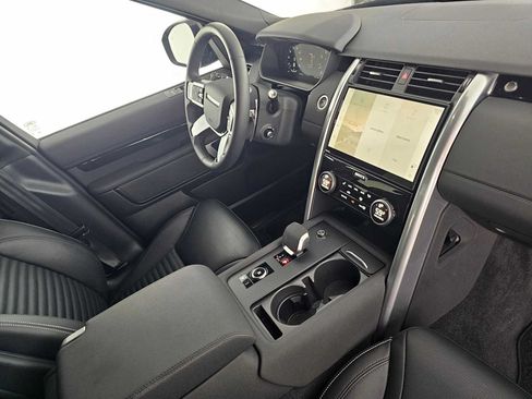 Used 2025 Land Rover Discovery S AWD/4WD image 11
