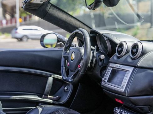 Used 2012 Ferrari California RWD image 34