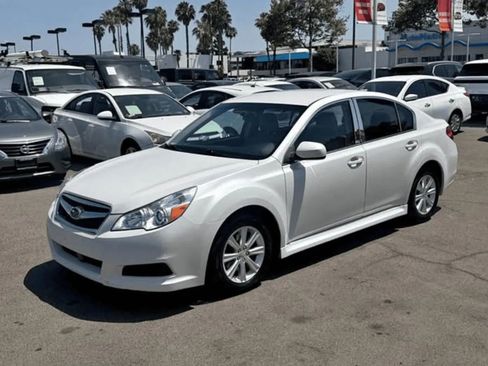 Used 2011 Subaru Legacy 2.5i Premium AWD/4WD image 2