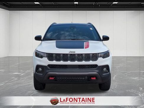 Used 2025 Jeep Compass Trailhawk AWD/4WD image 8