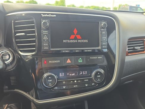 Used 2015 Mitsubishi Outlander GT AWD/4WD image 11