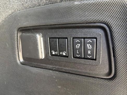Used 2021 Cadillac Escalade Premium Luxury AWD/4WD image 13