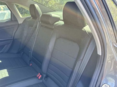 Used 2021 Volkswagen Jetta SE w/ SE Cold Weather Package image 12