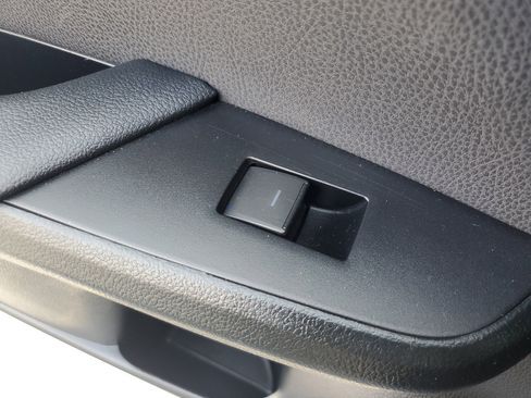 Used 2022 Toyota Prius LE image 14