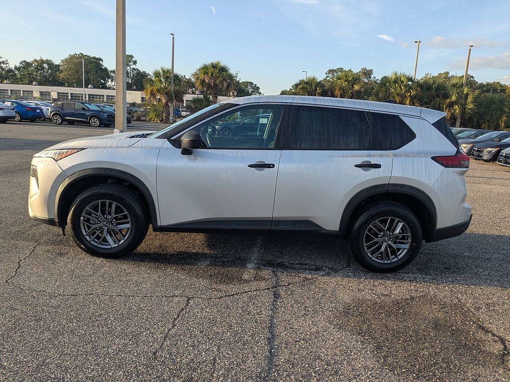 Used 2024 Nissan Rogue S AWD/4WD image 7