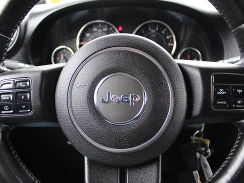 Used 2011 Jeep Wrangler Sahara w/ Connectivity Group AWD/4WD image 20