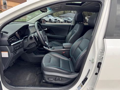 Used 2022 Kia Niro EX Premium FWD image 13